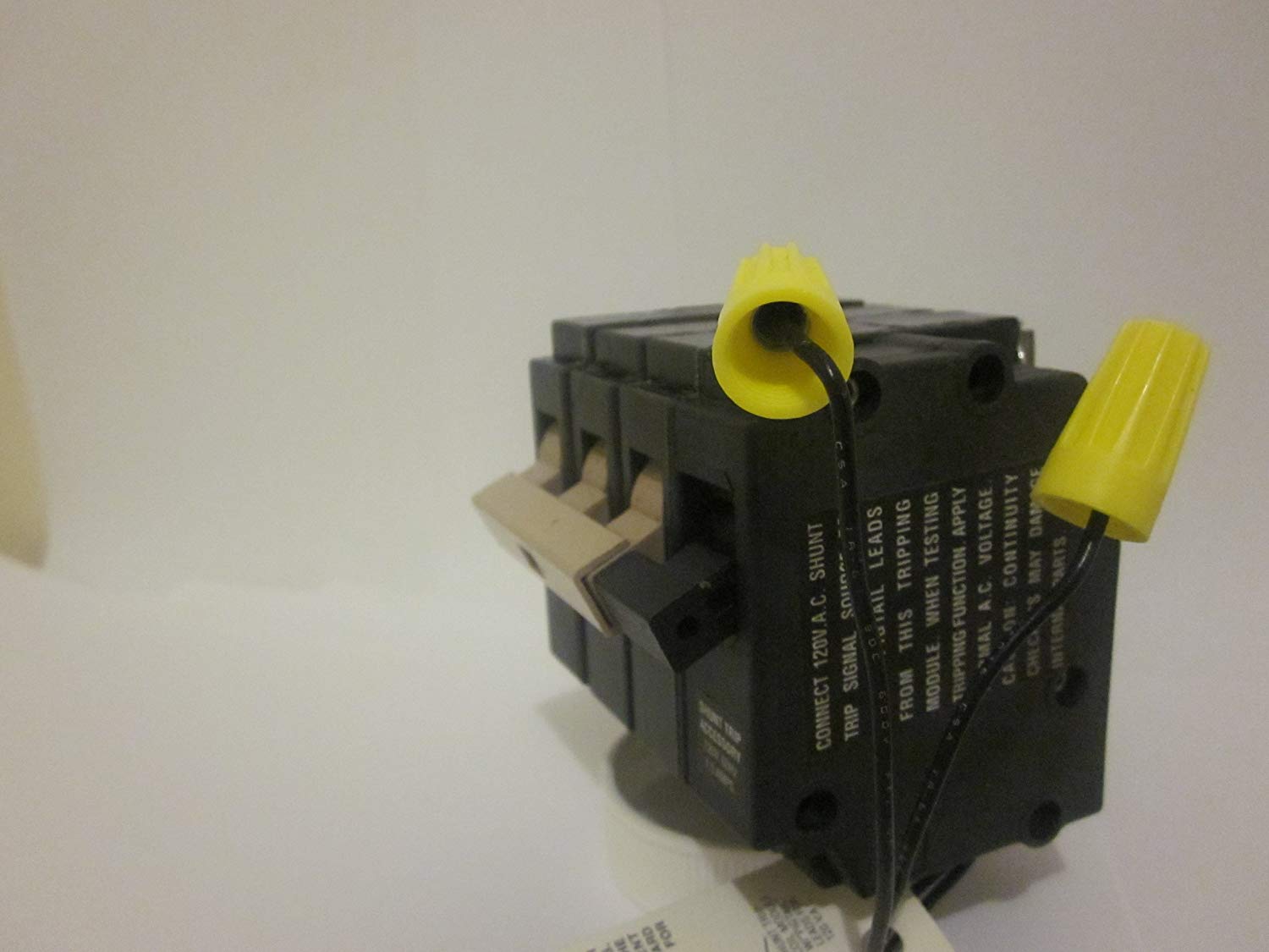 Eaton Cutler Hammer Ch325st 3 Pole,25a Shunt Trip Circuit